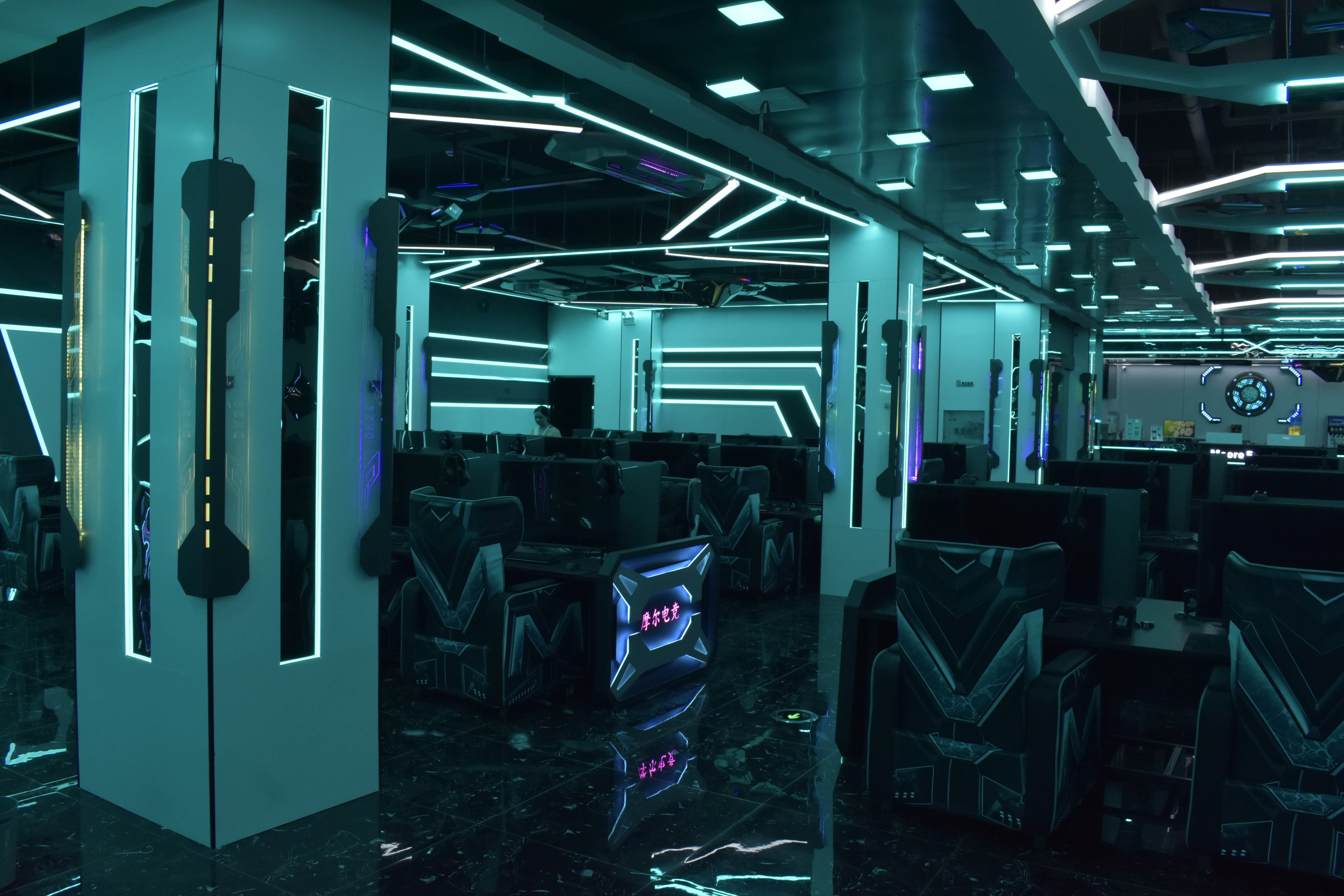 设计案例_摩尔网咖电竞馆